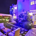 Stone Villa,large Garden,swimming Pool, Very Close The Beautiful . Cesme