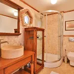 Stone Villa,large Garden,swimming Pool, Very Close The Beautiful .