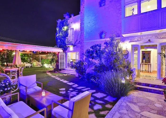 Stone Villa,large Garden,swimming Pool, Very Close The Beautiful . Çeşme