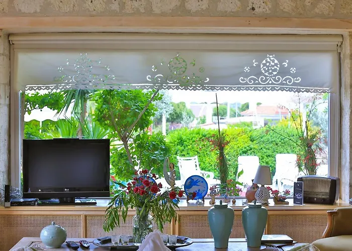 Stone Villa,large Garden,swimming Pool, Very Close The Beautiful . Villa *